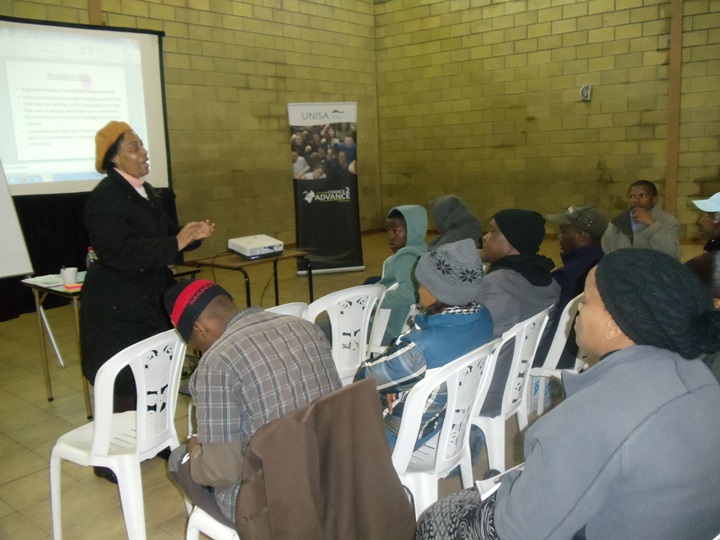 Facilitator Dr Dorah Mabule presenting the Becoming a Language Interpreter workshop